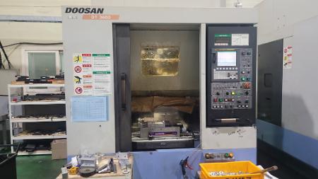 DOOSAN TWO-PALLET TAPPING CENTER DT360D 2011