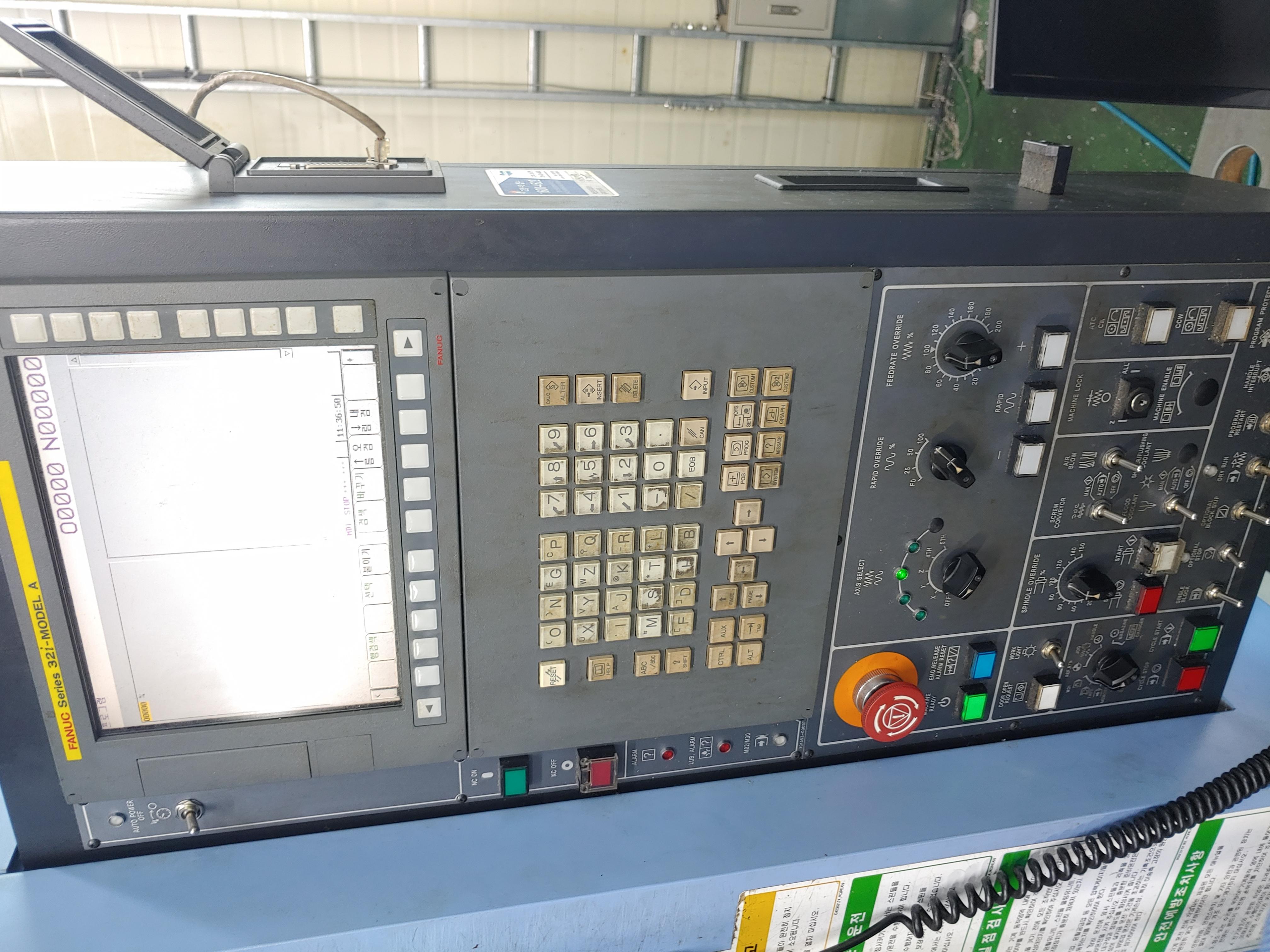 VM6500 2012 CHIP CONVEYOR AICC2 DATASERVER AUTOMATIC TOOL MEASUREMENT(BLUM)