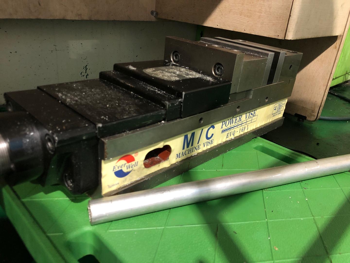 MCV500 BT40 12K FOi AICC2 DATASERVER CHIP CONVEYOR VISE(3EA) TOOL HOLDER(30EA)