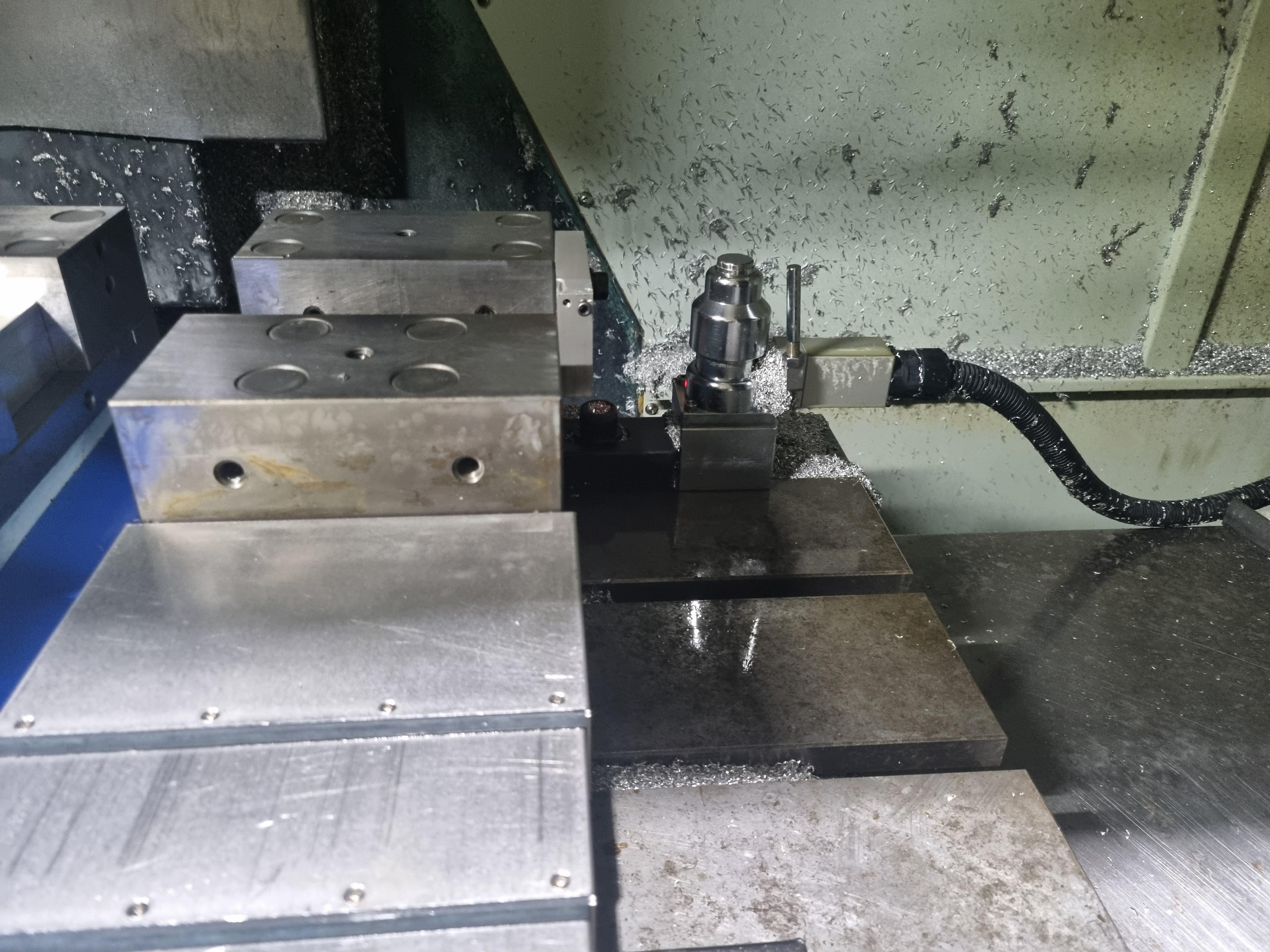 VERTICAL MACHINING CENTER VM5400 2015 VISE 3SET TOOLHOLDER 30EA