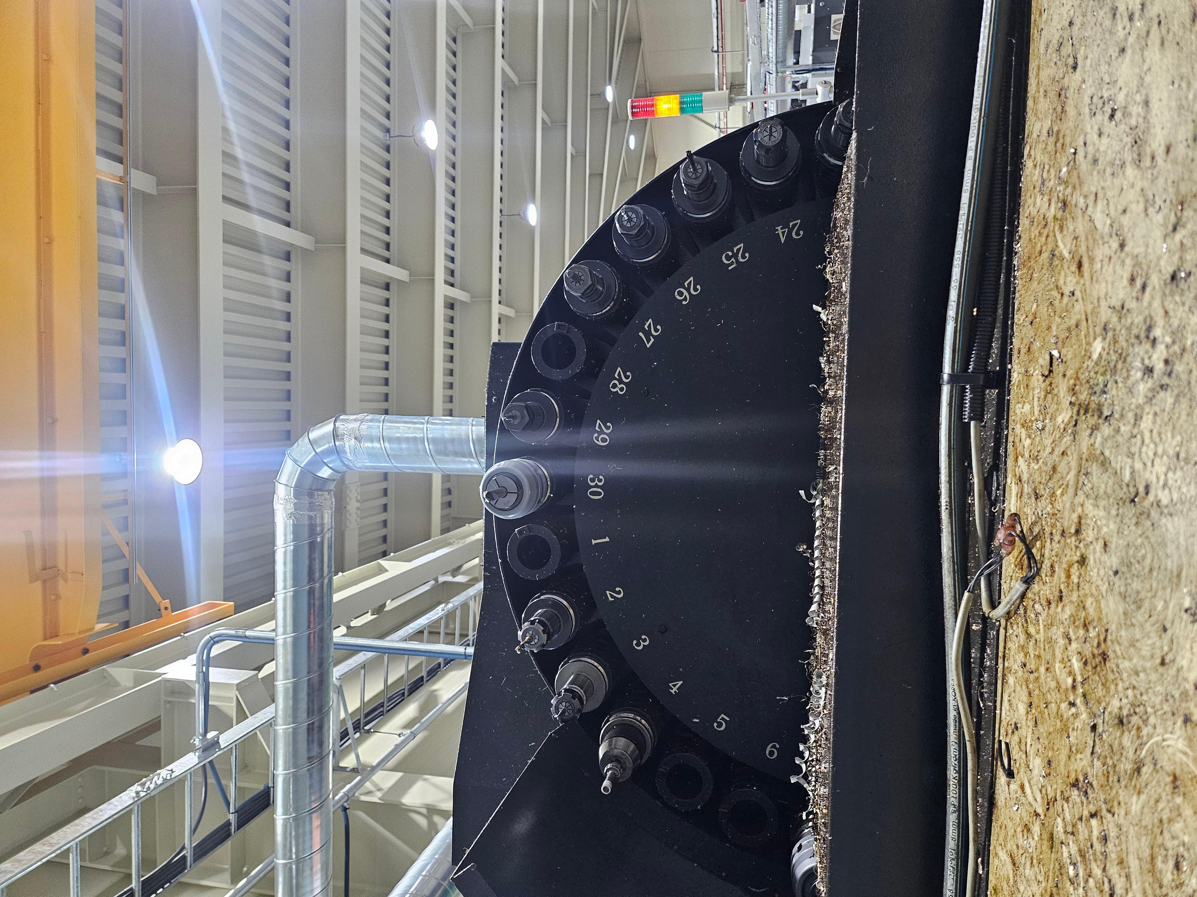 MYNX6500 BT40 12K 2013 CHIP CONVEYOR