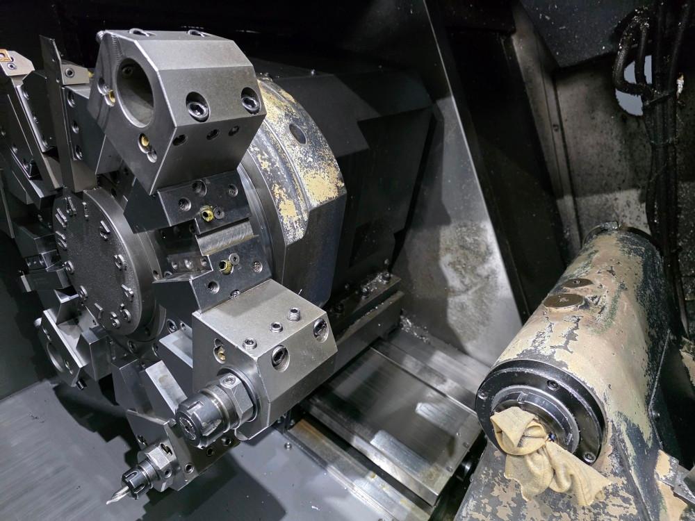 PUMA2100 8"CNC LATHE 2011 CHIP CONVEYOR TOOL PRESETTER